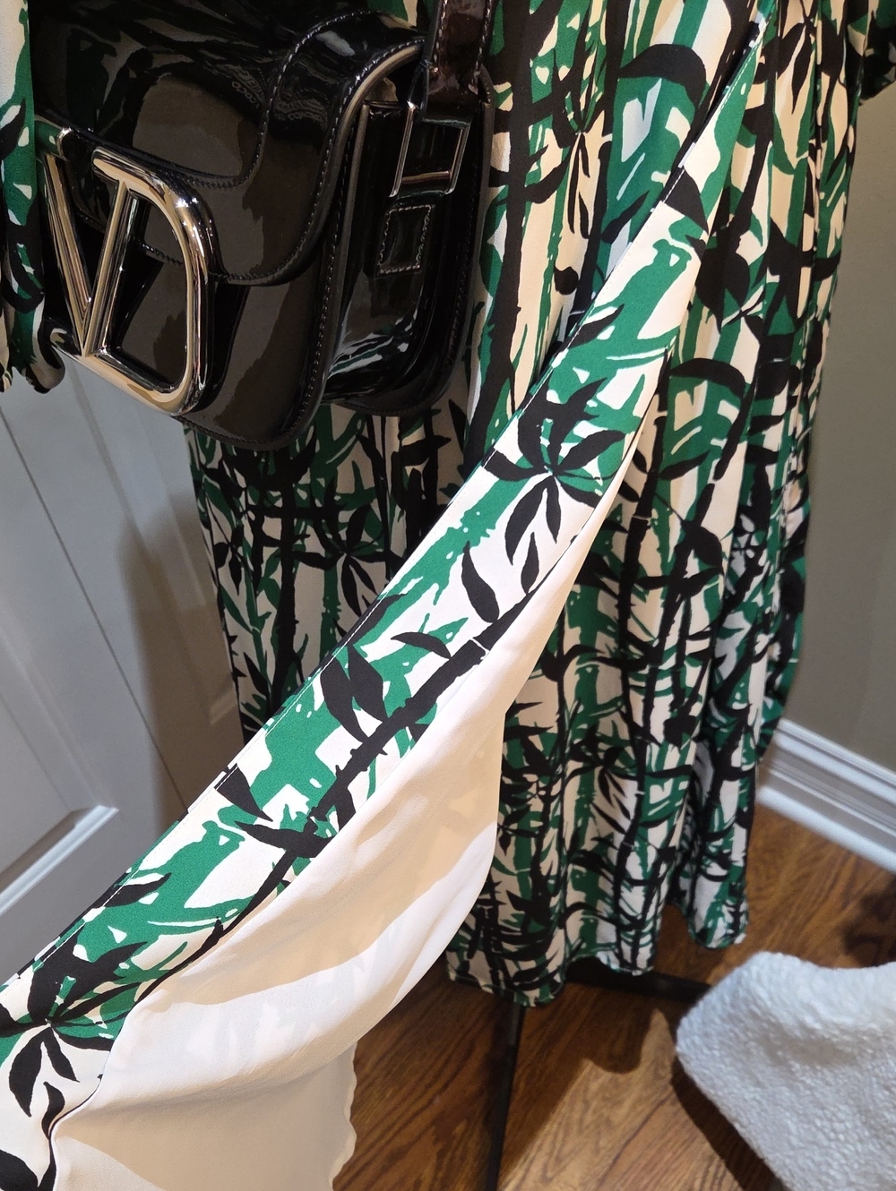Nwot Large Eva Mendez Green & Black Abstract Wrap Dress - Picture 14 of 17